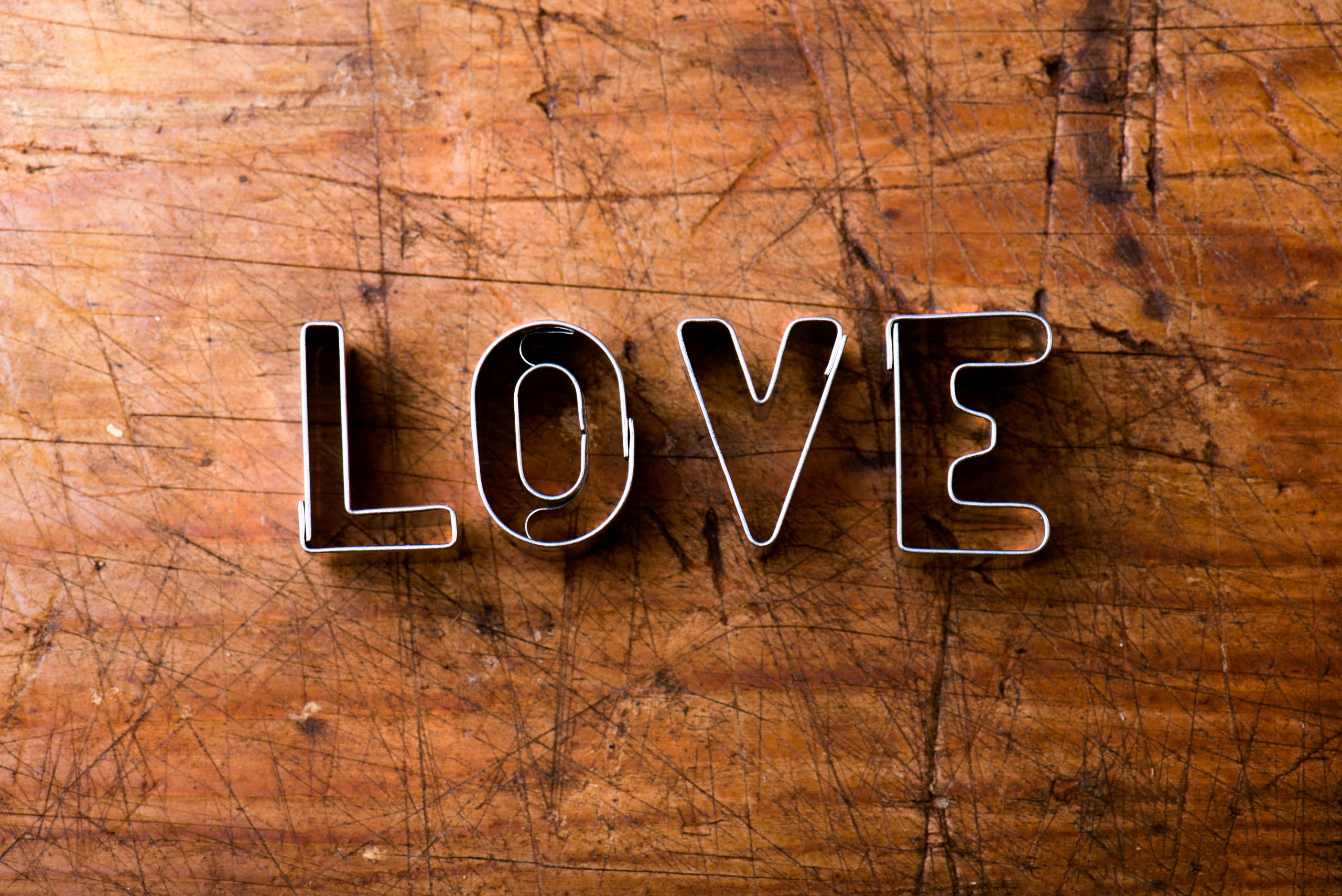 valentines-day-composition-studio-shot-on-brown-wooden-background-SBI-305195576-scaled-1